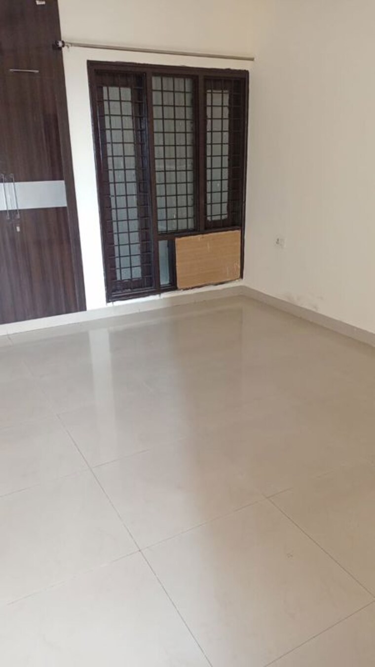 Room, bptp-parkland 2 Bedroom 190 Sq.Yd. Builder Floor In Sector 75 Faridabad 9915111