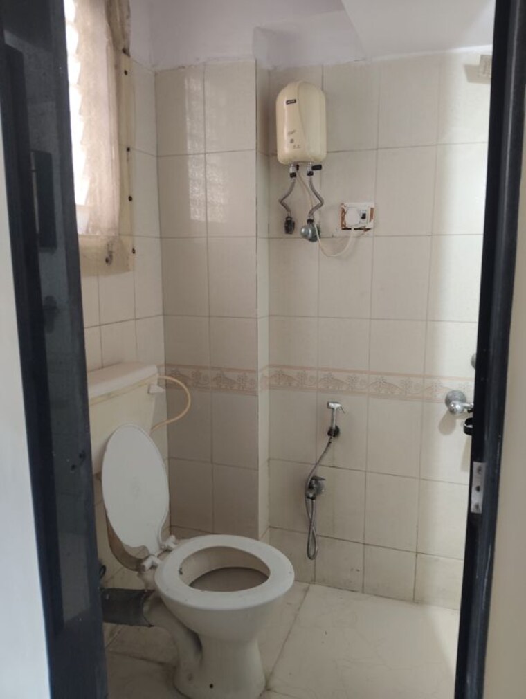 Bathroom, chauhan-avenue 3 Bedroom 1000 Sq.Ft. Apartment In Goregaon West Mumbai 9915244