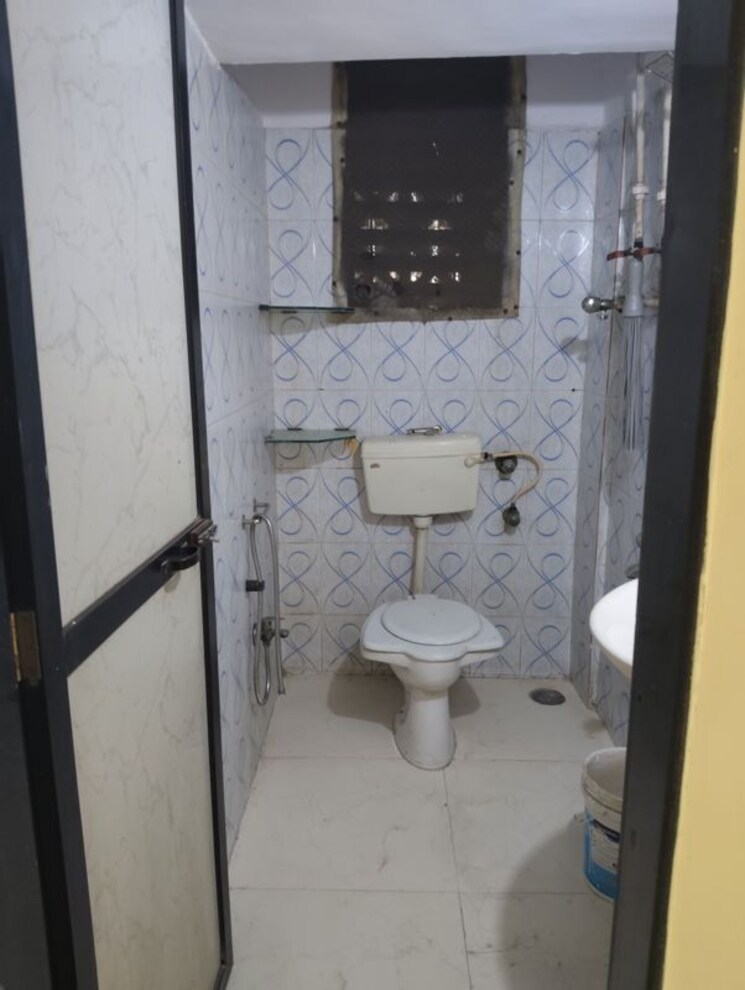 Bathroom, chauhan-avenue 3 Bedroom 1000 Sq.Ft. Apartment In Goregaon West Mumbai 9915244