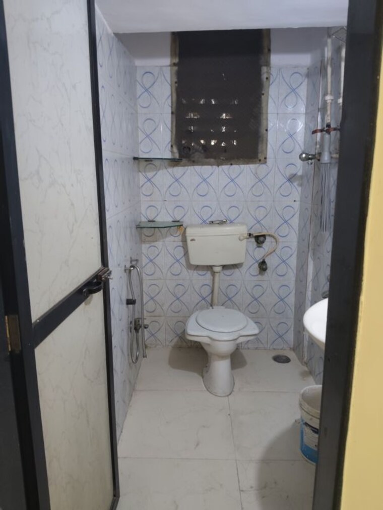 Bathroom, chauhan-avenue 3 Bedroom 1000 Sq.Ft. Apartment In Goregaon West Mumbai 9915244