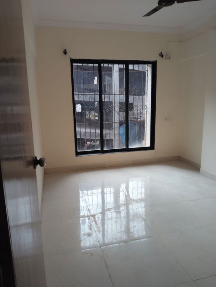 Room, chauhan-avenue 3 Bedroom 1000 Sq.Ft. Apartment In Goregaon West Mumbai 9915244