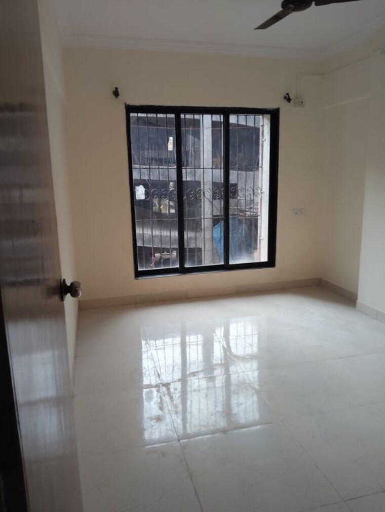Room, chauhan-avenue 3 Bedroom 1000 Sq.Ft. Apartment In Goregaon West Mumbai 9915244