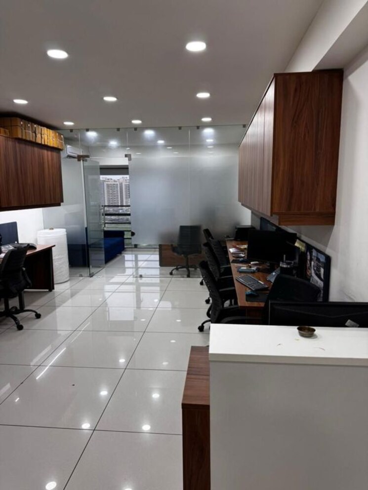 Team Area, gota Commercial Office Space 933 Sq.Ft. In Gota Ahmedabad 9915236