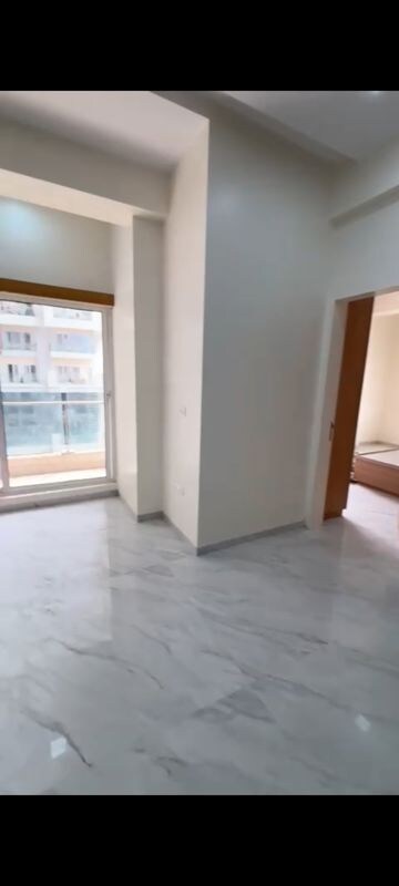 Room in 3 BHK Apartment at Indiabulls Sky Forest, Lower Parel – for Rent