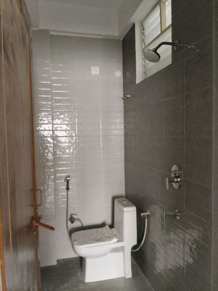 Bathroom, hoshangabad road 3 Bedroom 1400 Sq.Ft. Independent House In Hoshangabad Road Bhopal 9899934