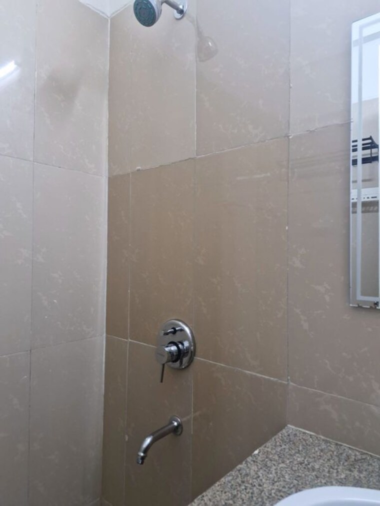 Bathroom, emaar-emerald-estate 2 Bedroom 1020 Sq.Ft. Apartment In Sector 65 Gurgaon 9915531