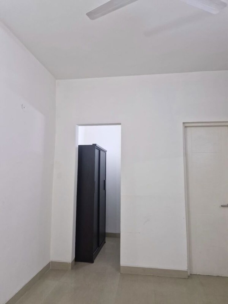 Room, emaar-emerald-estate 2 Bedroom 1020 Sq.Ft. Apartment In Sector 65 Gurgaon 9915531