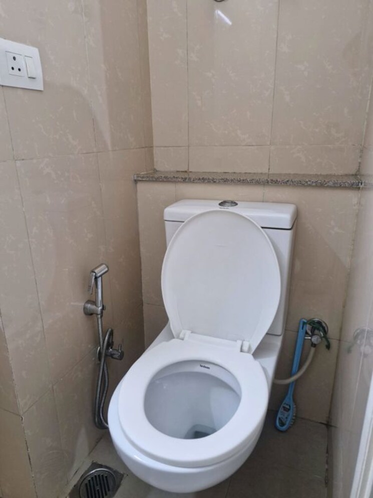 Bathroom, emaar-emerald-estate 2 Bedroom 1020 Sq.Ft. Apartment In Sector 65 Gurgaon 9915531