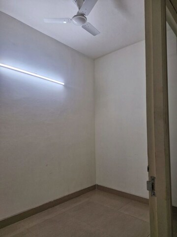 2 BHK Apartment For Rent in Emaar Emerald Estate, Sector 65