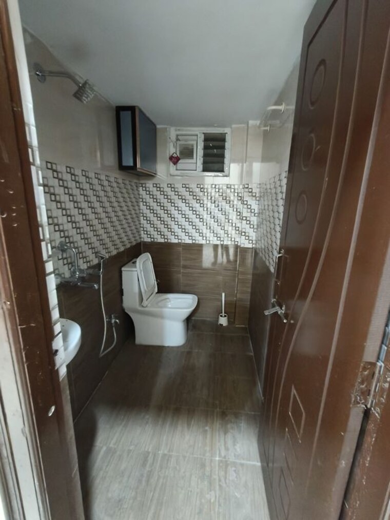 Bathroom, kondapur 2 Bedroom 720 Sq.Ft. Apartment In Kondapur Hyderabad 9915550