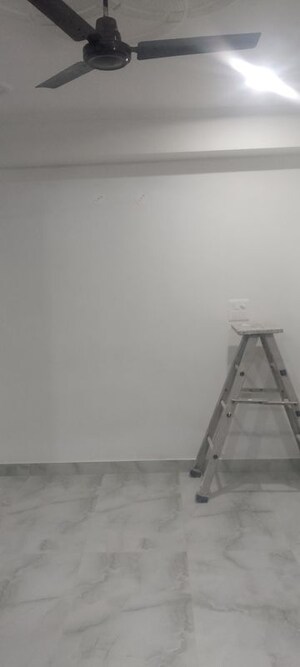 Furnished Amenities in 1 BHK Builder Floor at Arun Yamuna Enclave, Sector 30 – for Rent