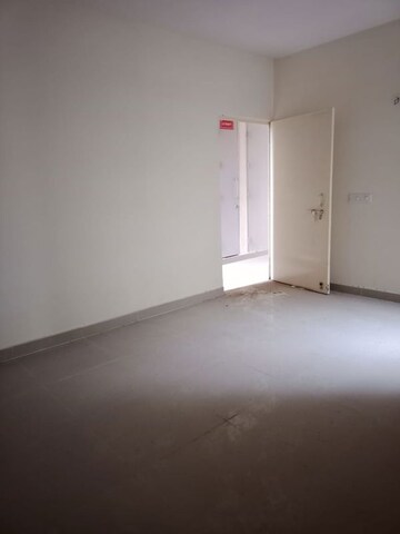 Room in 3 BHK Apartment at Conscient Habitat Residences, Sector 78 – for Sale