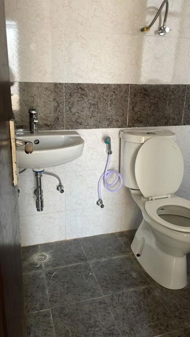 Bathroom, amrapali-crystal-homes 3 Bedroom 1700 Sq.Ft. Apartment In Sector 76 Noida 9915600