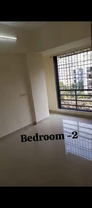 Room in 2 BHK Apartment at Sai Palace CHS, Owale – for Rent