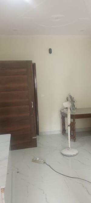 Room in 2 BHK Builder Floor at Arun Yamuna Enclave, Sector 30 – for Rent