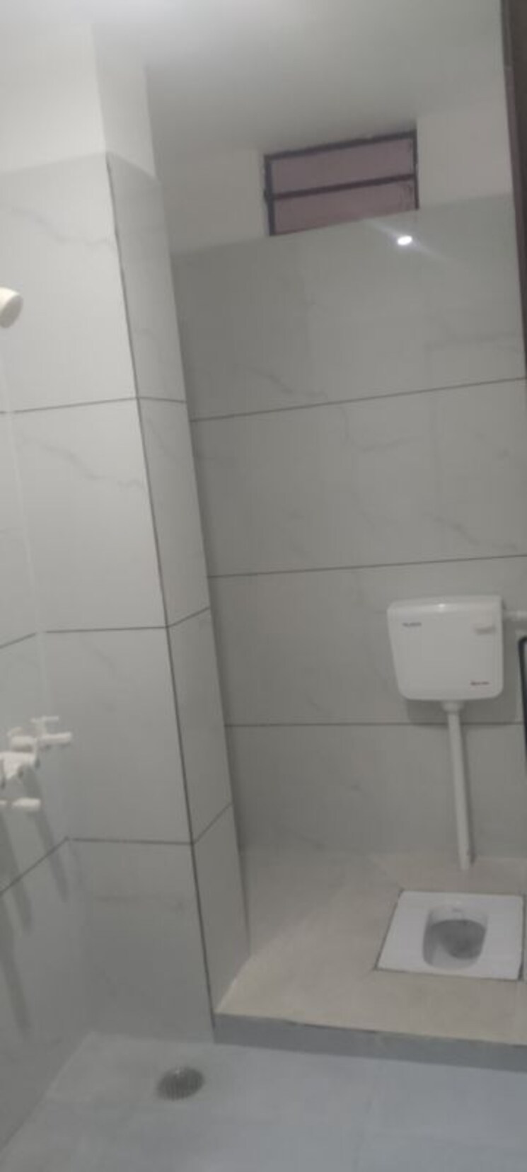 Bathroom, arun-yamuna-enclave 2 Bedroom 1400 Sq.Ft. Builder Floor In Sector 30 Faridabad 9915769