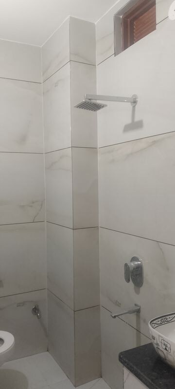 Furnished Amenities in 2 BHK Builder Floor at Arun Yamuna Enclave, Sector 30 – for Rent