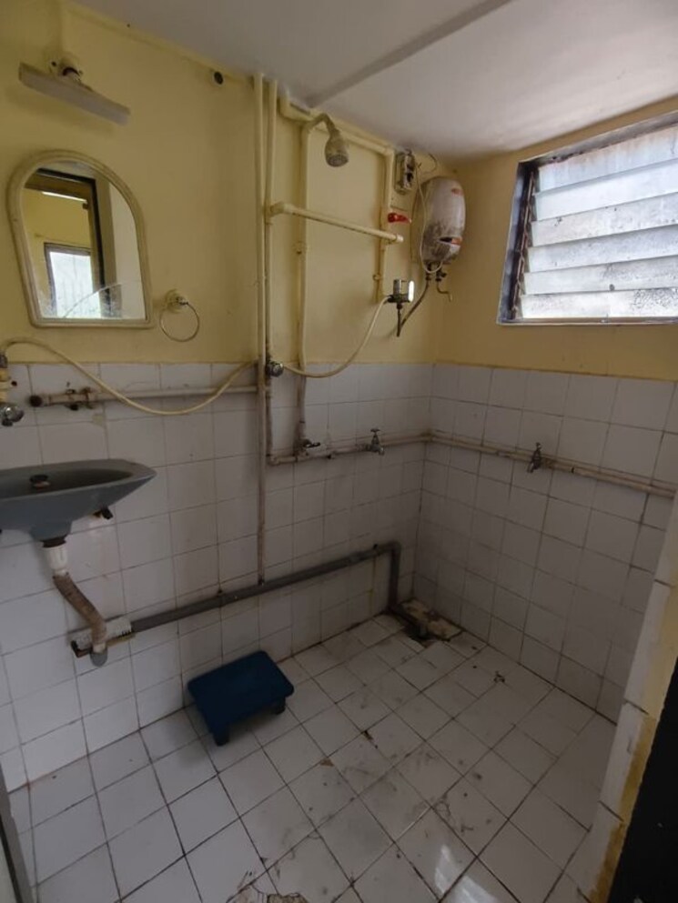 Bathroom, vasant-valley-complex 1 RK 350 Sq.Ft. Apartment In Malad East Mumbai 9915746