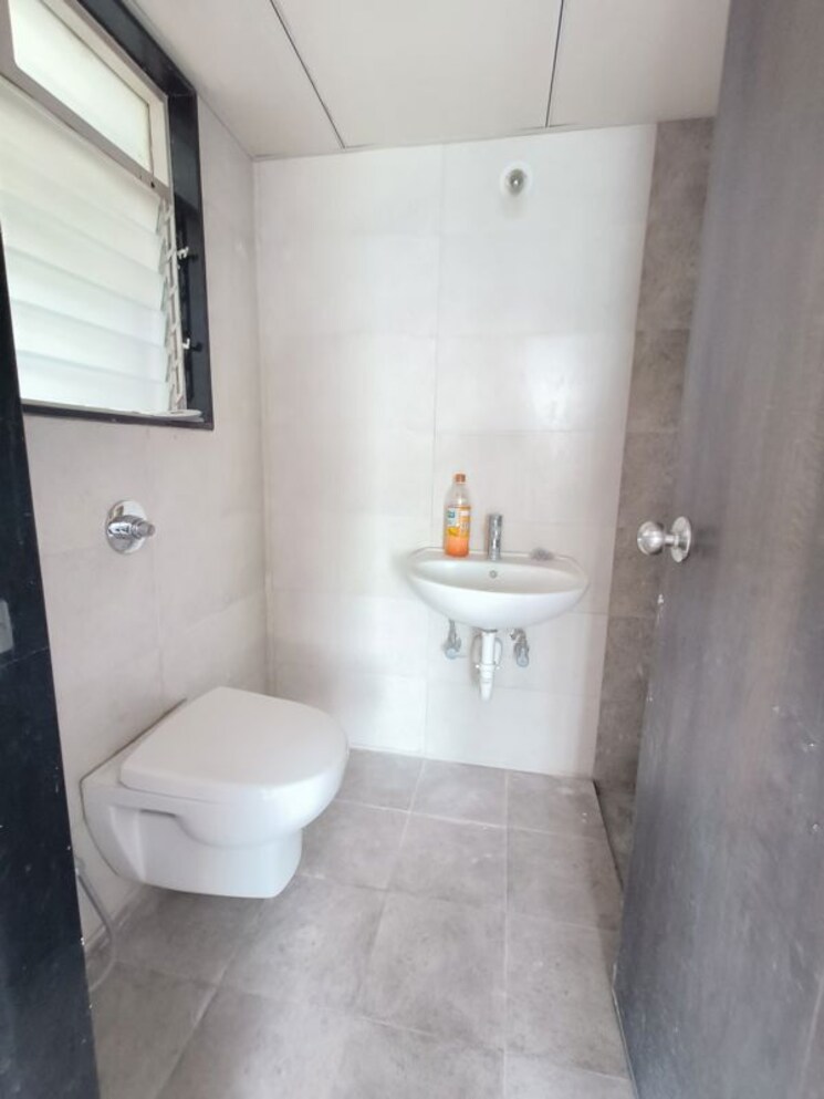 Bathroom, paranjape-abhiruchi-parisar 3 Bedroom 948 Sq.Ft. Apartment In Dhayari Pune 9915908