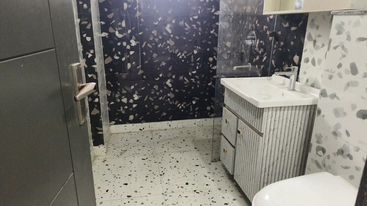 Balcony, parklands 4 Bedroom 250 Sq.Yd. Builder Floor In Sector 85 Faridabad 9915887