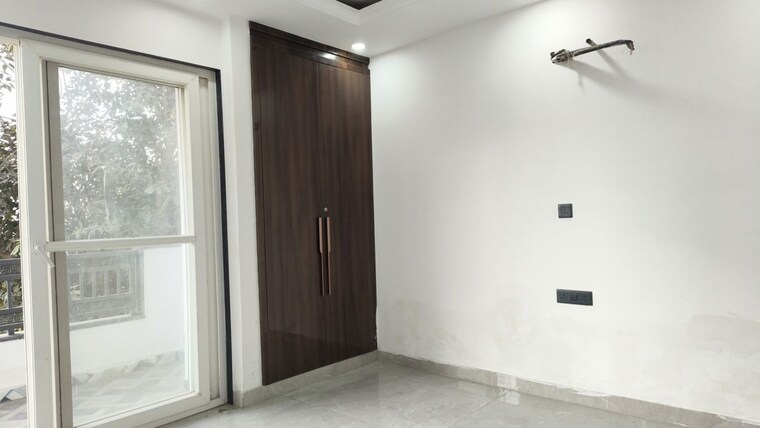 Room, parklands 4 Bedroom 250 Sq.Yd. Builder Floor In Sector 85 Faridabad 9915887