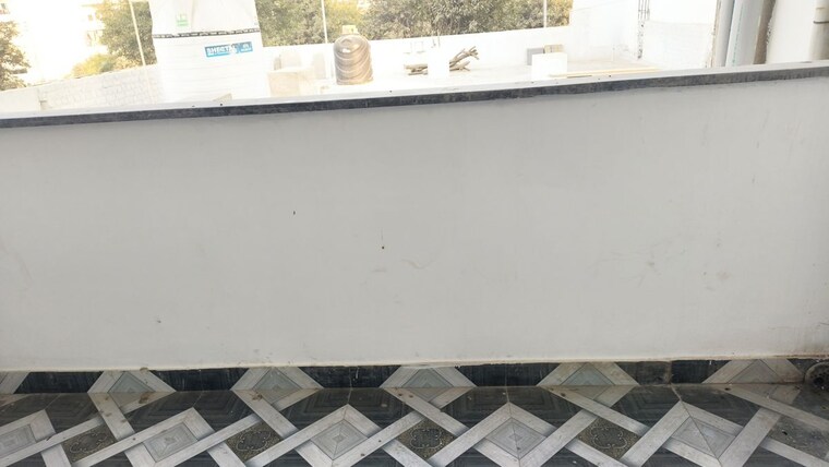 Balcony, parklands 4 Bedroom 250 Sq.Yd. Builder Floor In Sector 85 Faridabad 9915887