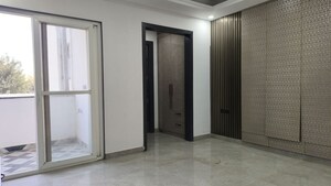Room in 4 BHK Builder Floor at Parklands, Sector 85 – for Sale