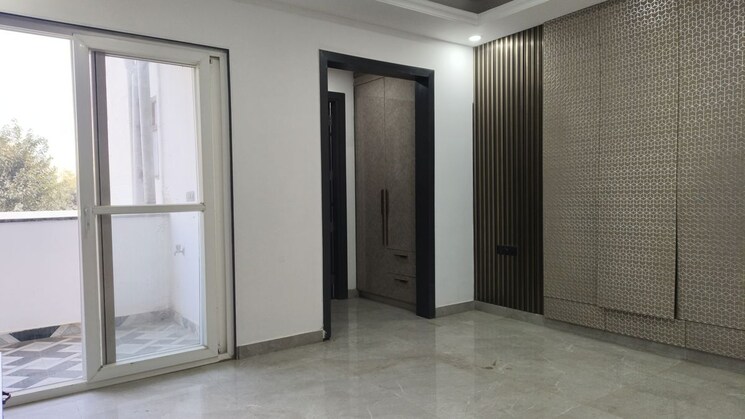 Room, parklands 4 Bedroom 250 Sq.Yd. Builder Floor In Sector 85 Faridabad 9915887
