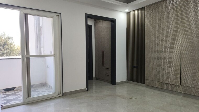 Room, parklands 4 Bedroom 250 Sq.Yd. Builder Floor In Sector 85 Faridabad 9915887