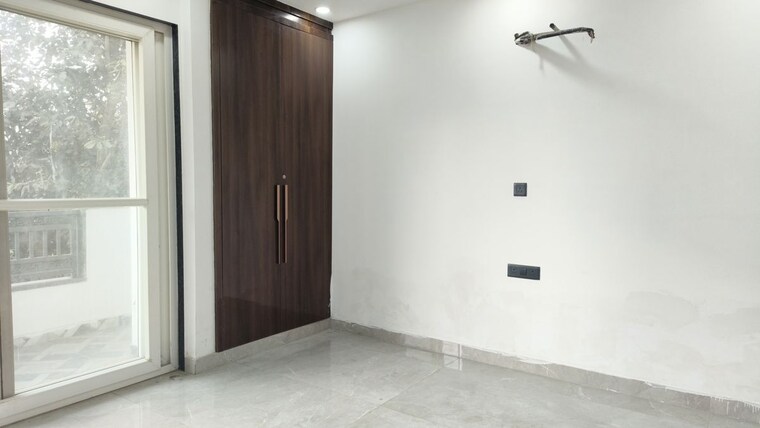 Room, parklands 4 Bedroom 250 Sq.Yd. Builder Floor In Sector 85 Faridabad 9915887