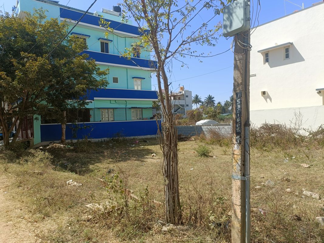 Plot For Sale in Abbigere