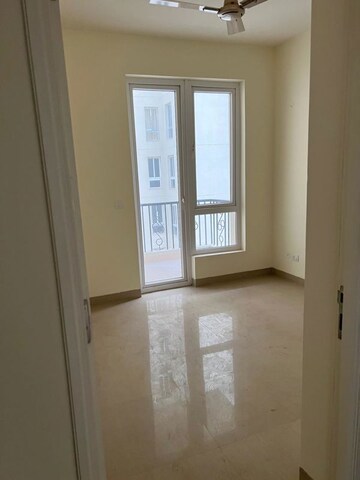 Room in 3 BHK Apartment at Emaar Emerald Estate, Sector 65 – for Rent