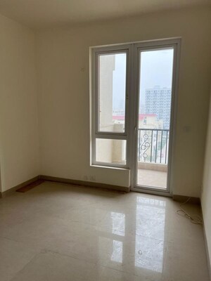 Room in 3 BHK Apartment at Emaar Emerald Estate, Sector 65 – for Rent