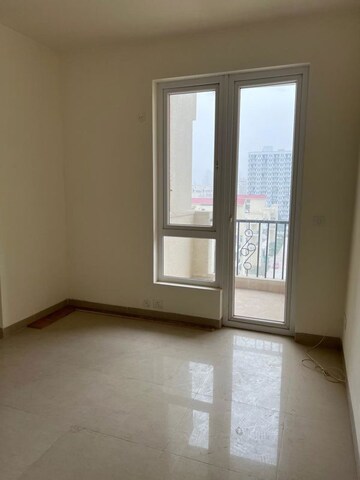 Room in 3 BHK Apartment at Emaar Emerald Estate, Sector 65 – for Rent
