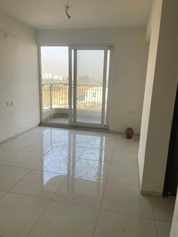 Room in 2 BHK Apartment at BPTP Discovery Park, Sector 80 – for Rent