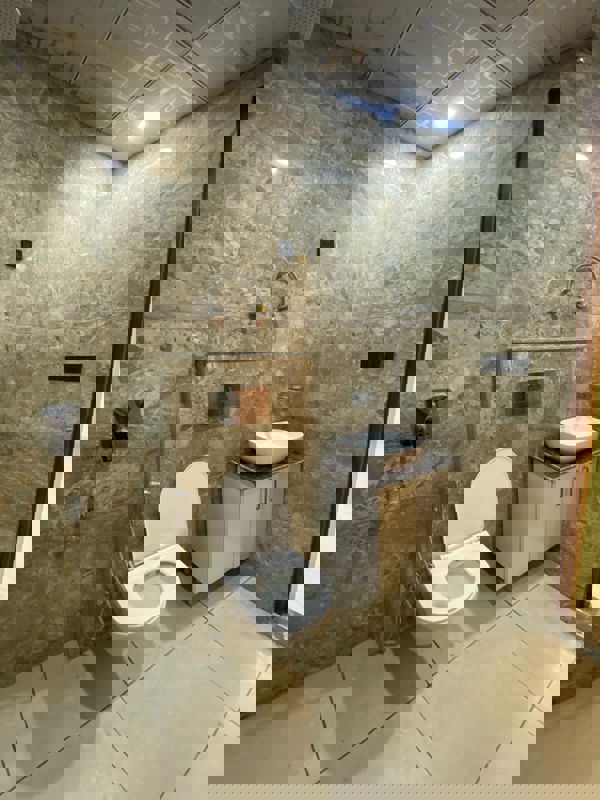 3 BHK 1375 Sq.Ft. Apartment in Amrapali Crystal Homes