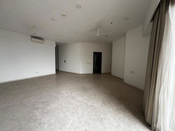 Room in 3 BHK Apartment at Lokhandwala Minerva Mahalaxmi, Mahalaxmi – for Rent