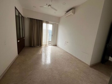 Room in 3 BHK Apartment at Lokhandwala Minerva Mahalaxmi, Mahalaxmi – for Rent
