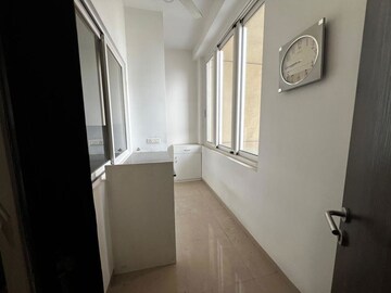 Room in 3 BHK Apartment at Lokhandwala Minerva Mahalaxmi, Mahalaxmi – for Rent