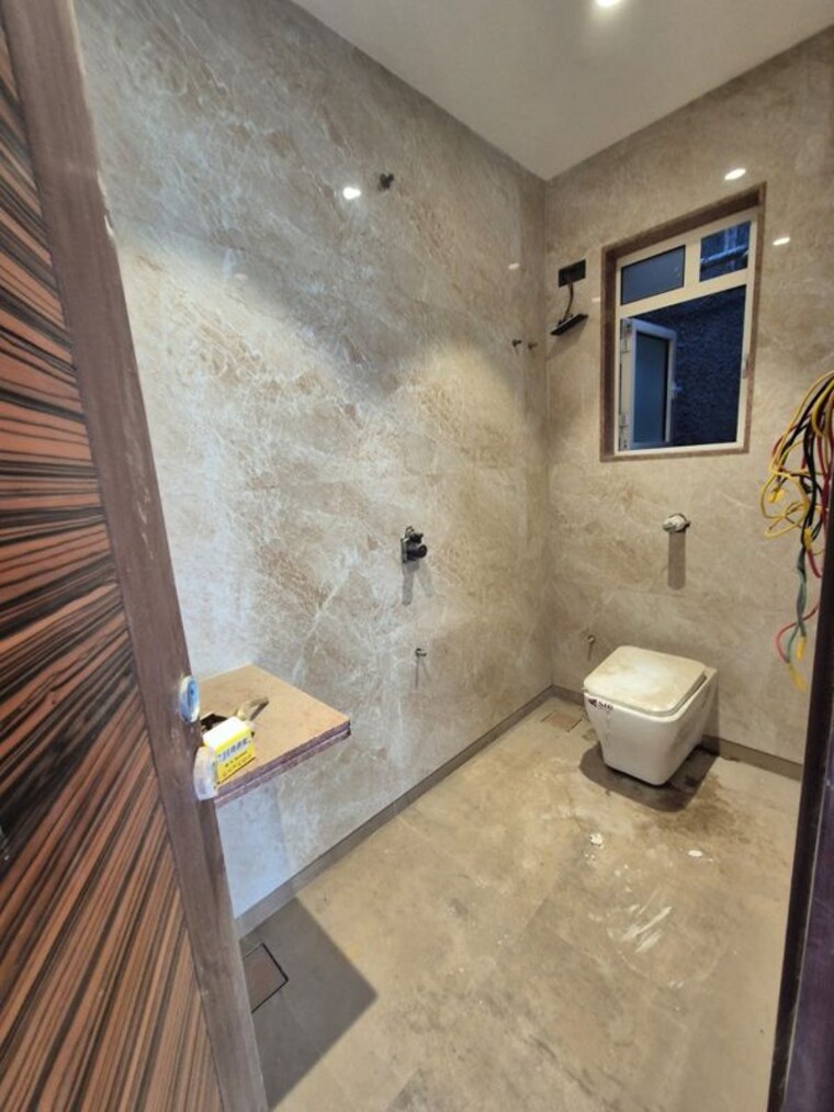 Bathroom, santacruz west 3 Bedroom 1100 Sq.Ft. Apartment In Santacruz West Mumbai 9916165