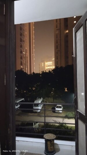 Bathroom in 2 BHK Builder Floor at Global Arcade, Sector 42 – for Rent