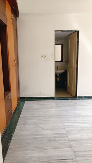 Room in 2 BHK Apartment at Hiranandani Estate Oxford, Ghodbunder Road – for Rent