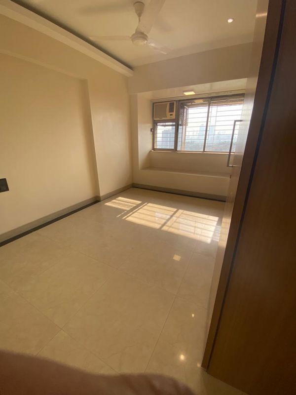 2 BHK + Pooja Room,Servant Room,Extra Room 700 Sq.Ft. Apartment in Llyod Estate