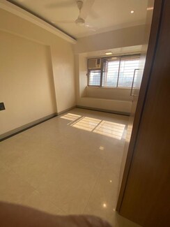 2 BHK + Pooja Room,Servant Room,Extra Room Apartment For Sale in Llyod Estate