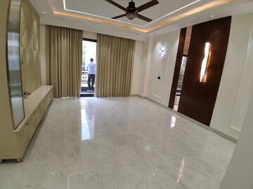 Room in 4 BHK Builder Floor at Sushant Lok 2, Sector 57 – for Sale