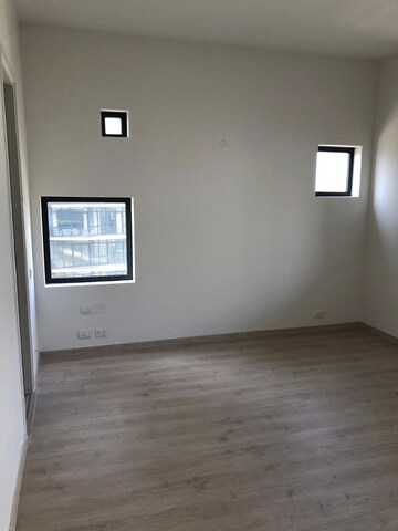 Room in 3 BHK Apartment at BPTP Park Prime, Sector 66 – for Sale