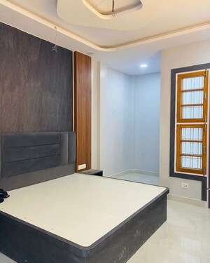 Room in 3 BHK Independent House at Deva Road – for Sale