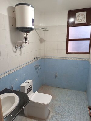 Bathroom in 4 BHK Apartment at Bestech Park View City 2, Sector 49 – for Sale