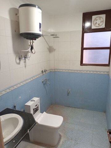 Bathroom in 4 BHK Apartment at Bestech Park View City 2, Sector 49 – for Sale