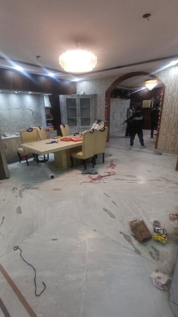 Parking in 3 BHK Apartment at Karol Bagh – for Sale